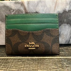 NWT Coach Slim Id Card Case In Signature Canvas
Brown and dark pine
